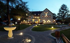 Hotel Modrzewiowy Dwór